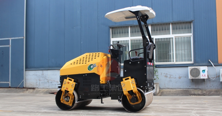小型壓路機(jī)路面施工打滑怎么辦？